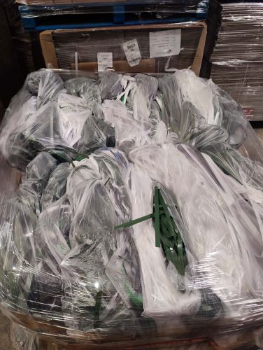 Green PET strapping and white Polyprop strapping mixed 36739
