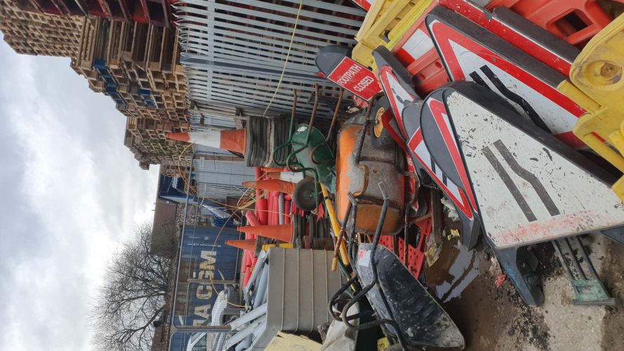 Road barriers Signs,cones and platic pipe 25201